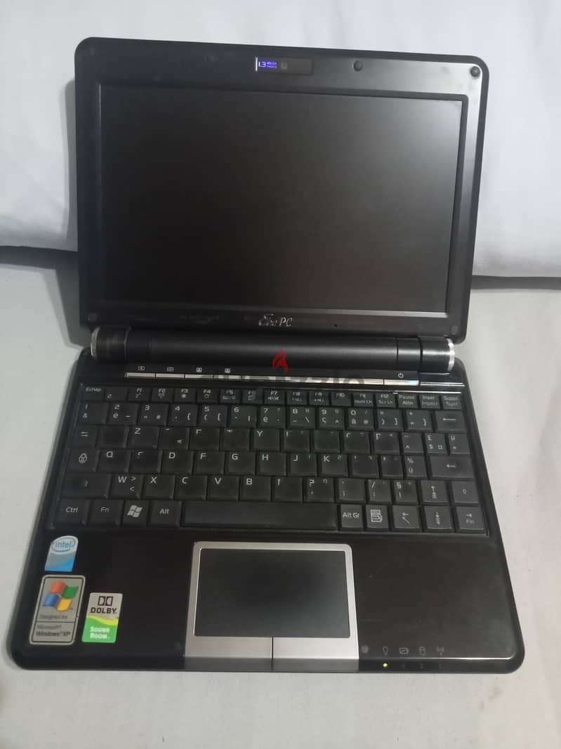 Asus Eee PC 901 (Mini Netbook) 1