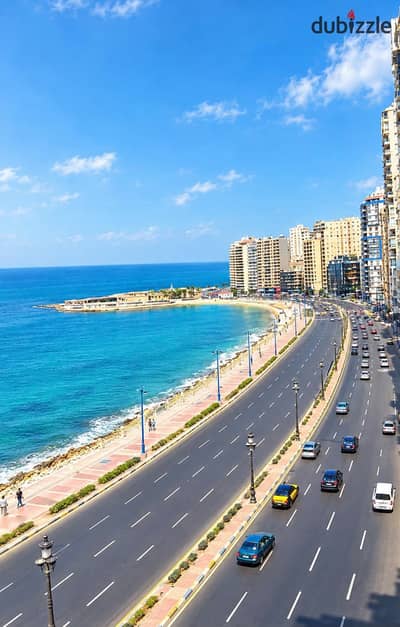 لعشاق الرقي و التميز شقه 120م للبيع على البحر مباشرة