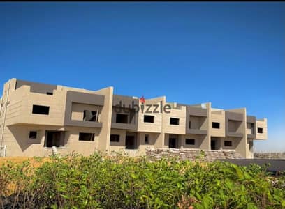 امتلك تاون هاوس مميز في موقع استثنائي، واستمتع بحياة متكاملة وخصوصية لا تُضاهى مع استلام خلال 6 شهور!