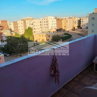 Apartment in Al-Nasr (Libyan Complex): It consists of 2 bedrooms, 2 living rooms, 2 balconies,  The apartment is located on the 4 floor.