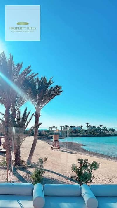 فيلا للبيع متشطبه بالكامل بالتكيفيات والمطبخ بإطلالة علي البحر مباشره