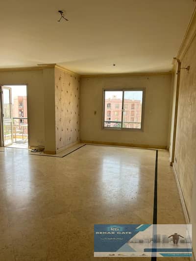For sale in Al Rehab City: a 108-square-meter unit next to the Old Market, offered at a very attractive price. It features an open view and custom fin