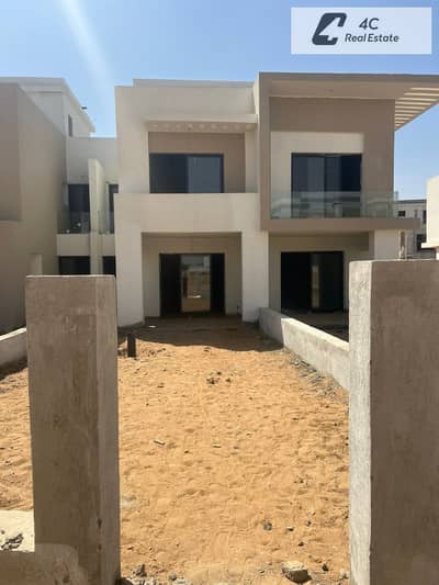 Townhouse Villa for Sale 208m in garden vile phase Prime Location Open View landscape in Hyde Park New Cairo Near Mivida & Mountain View i City