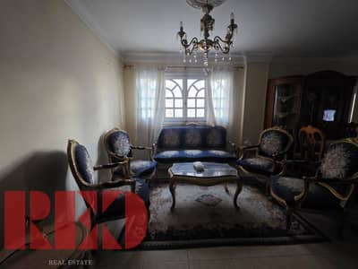 200 sqm apartment for sale in Sporting, 3 bedrooms, 5 reception areas, 2 bathrooms, large kitchen, hotel-style entrance, full utilities, 2004 building