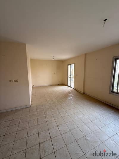153 sqm apartment for sale in Al Rehab; prime location near the Old Market and Services , with a garden view.