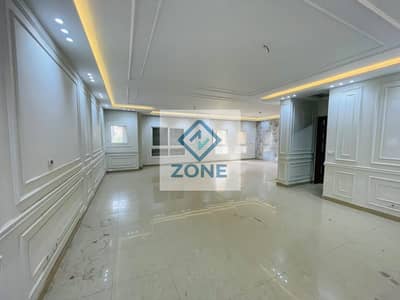 شقة للبيع 245 م بأرقي مراحل مدينتي B8 فيو شارع مع بعض التشطيبات