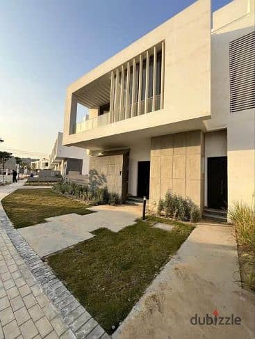 Twin House prime location in Joulz Compound with a view on Pyramids of Giza next to New Giza