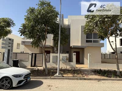 اقل سعر فيلا توين هاوس للبيع 4 نوم 340م متشطب بالتكيفات والمطبخ في كومباند هايد بارك التجمع الخامس القاهرة الجديدة Hyde Park Compound Fifth Settlement
