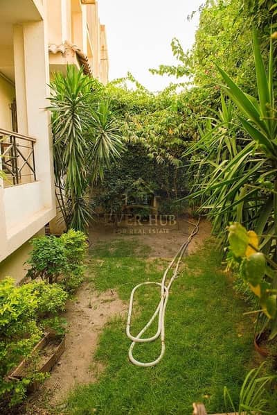 Duplex for sale in Hadayek Al-Mohandessin Compound; features 3 bedrooms, kitchen, air conditioning units, and a private entrance.