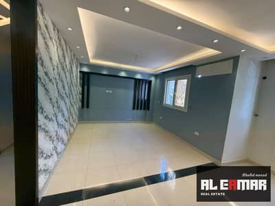 Apartment for rent in Janna Zayed 1 compound; elevated ground floor; includes kitchen.