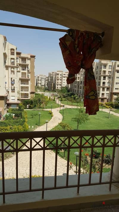 For rent Law 211m company finishes view garden next to services and mosque