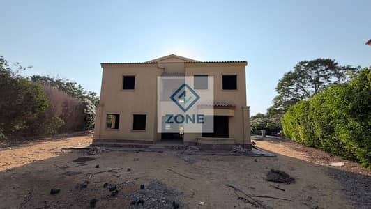 The cheapest four-bedroom villa for sale in Madinaty, featuring a massive plot of land.