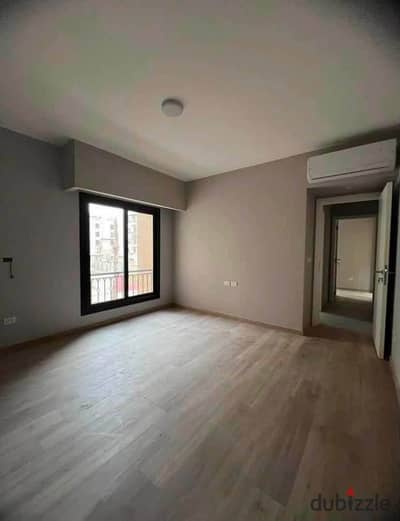 175 sqm apartment with air conditioning at a price?? unique view next to Emaar