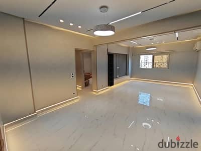 شقه للبيع خطوات من ميدان لبنان تشطيب سوبر لوكس