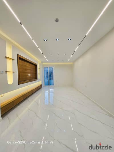 Your opportunity in the pyramids gardens area! Apartment 155 meters with a central facade and third floor, practical division and working elevator. Choose comfort and the appropriate space for your family!