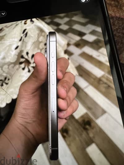 آبل - آيفون 15 برو