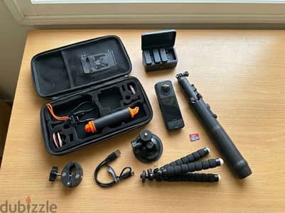 Insta360 X4 كيت تصوير 8K كامل (3 بطاريات + شاحن Hub + كارت 128GB )