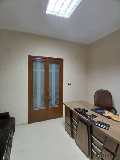 For the office rent in Sporting on the first floor near Freedom Road   80 meters