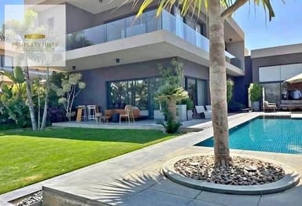 Last villa for sale at the old price for quick sale, VIP villa with an open sea view in the finest location in the heart of the Fifth Settlement, minutes from the American University in the Al Patio Town compound.