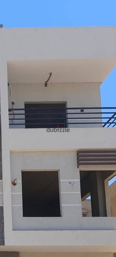 Apartment for Sale in District 8 – Sheikh Zayed  Prime location inside a fully built villa with a modern facade and a beautiful landscape view
