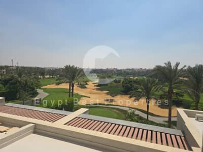 شقة 3 غرف مفروشة بالكامل اول سكن فيو على الجولف للايجار في كمباوند قطامية ديونز