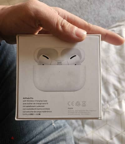 Apple airpods pro. . الودن الشمال فيها مشكله