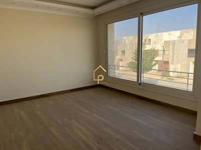 فيلا مستقلة للإيجار بكمبوند ذا كراون لبالم هيلز