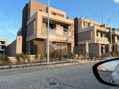 WIth old price townhouse fully finished & ready to move at lavista city near hyde park new cairo WIth old price townhouse fully finished & ready to move at lavista city near hyde park new cairo