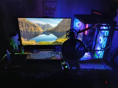 جهاز كمبيوتر جيمينج للبيع جديد بكامل اكسسوارته rgb