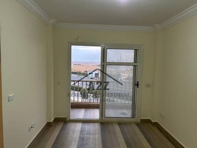 The most beautiful view for rent in Madinaty, Albi 11, special finishing, view of the Strip Mall, fully equipped with amenities, ready for immediate housing.