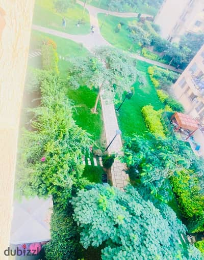 For sale a view of the movement and the Third Park and services 3 rooms and 2 bathrooms at a special price