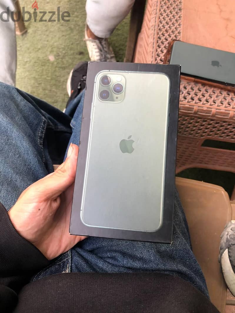 Apple - iPhone 11 Pro Max 2
