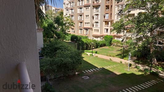 For rent: 135 sqm unit in B1, Madinaty. Features developer-standard finishing, a garden view, and proximity to amenities.