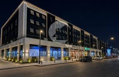 LOWEST PRICE F&B Shop 200m Ground Floor North 90th for Rent in Mall at 5th Settlement New Cairo