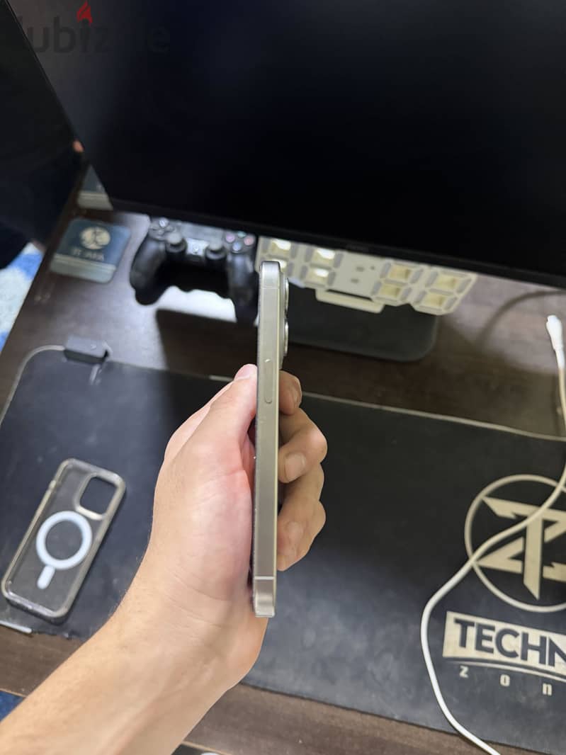 Apple - iPhone 15 Pro 2
