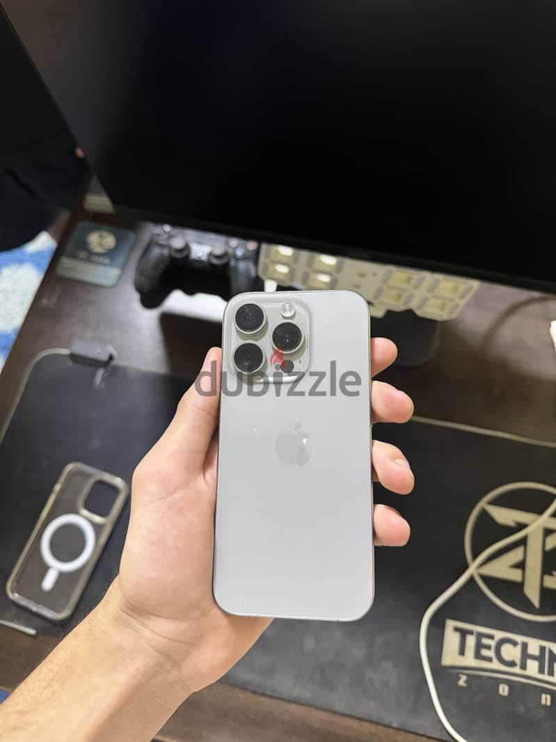 Apple - iPhone 15 Pro 3