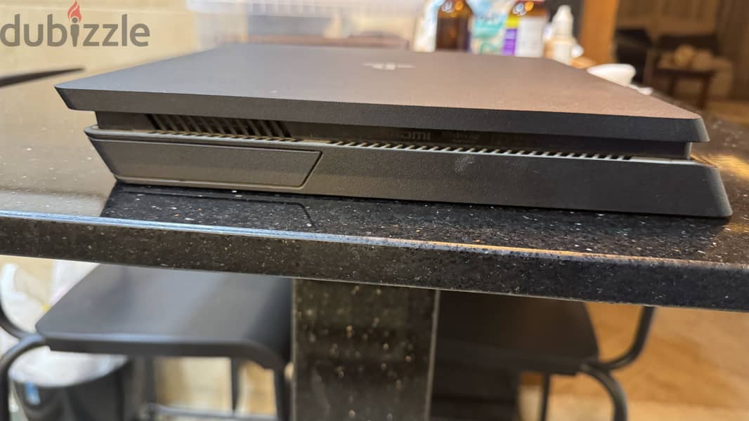 PlayStation 4 slim black 500g 4