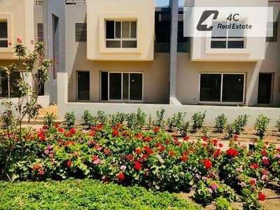 استلام فورى تاون هاوس  للبيع باقل سعر فى السوق فى  موقع مميز فيو لاند سكيب  في هايد بارك Hyde Park  القاهرة الجديدة