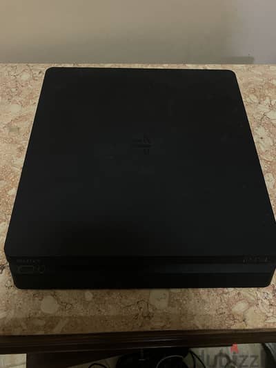 PS4 Slim + 5 ألعاب أصلية للبيع