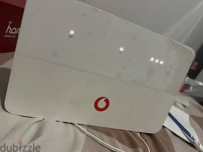 راوتر Vodafone Home Wireless Plus 4G أبيض للبيع بحالة ممتازة