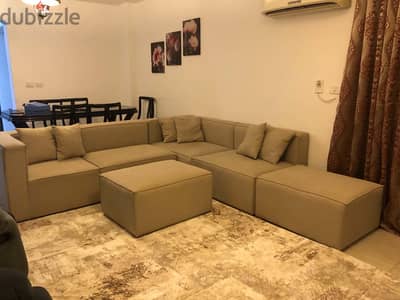 ركنة شيك بيج بحالة كالجديدة - استخدام خفيف جداً