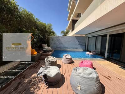 اخر فيلا للبيع جاهزة على السكن فى مدينة الشروق 280 متر + جاردن  دايركت على طريق السويس وبجوار لافيستا