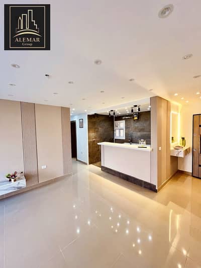 Apartment 116 square meters for sale cash in Madinaty B11 - Ultra Super Lux finishing with a wonderful view of the wide garden and a clear northern view at a special price. A unique opportunity to own an apartment in one of the finest phases of Madinaty, with a strategic location and a wonderful view of the wide garden, clear northern view, and completely unspoiled, combining privacy.
