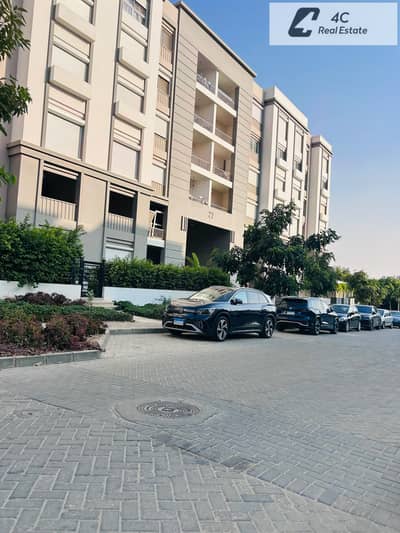Apartment for sale at a bargain price ultra-super-lux finishing in Hyde Park New Cairo. ready to move prime location in Hyde Park New Cairo.
