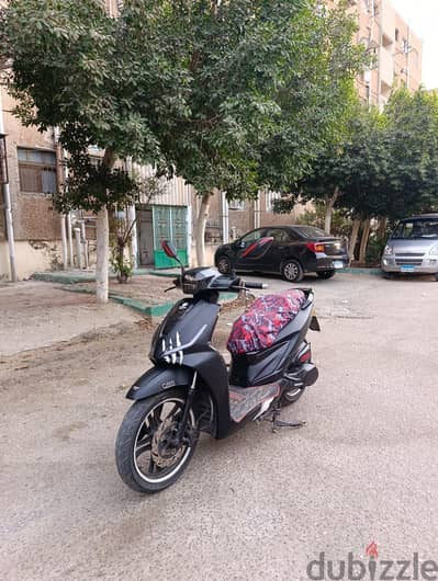 اكس ماكس ملحق 22 رخصه سنه ونص للبدل ب سكوتر تاني فقط