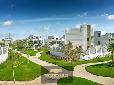اقل سعر بنتهاوس استلام فوري بالتقسيط في موقع مميز امام جاليريا وبجانب بالم هياز Palm hills