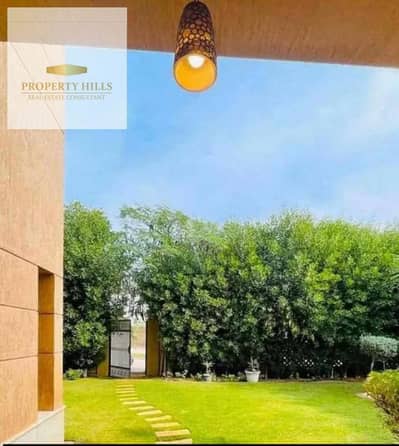 Villa Corner for sale immediate handover in Al-Shorouk next to the British University required in it 3 million and can move in within days