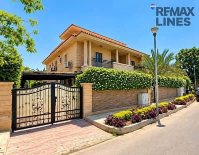 Villa for sale in Madinaty, standard 4 rooms, wide garden, ultra finishing with furniture, internal elevator