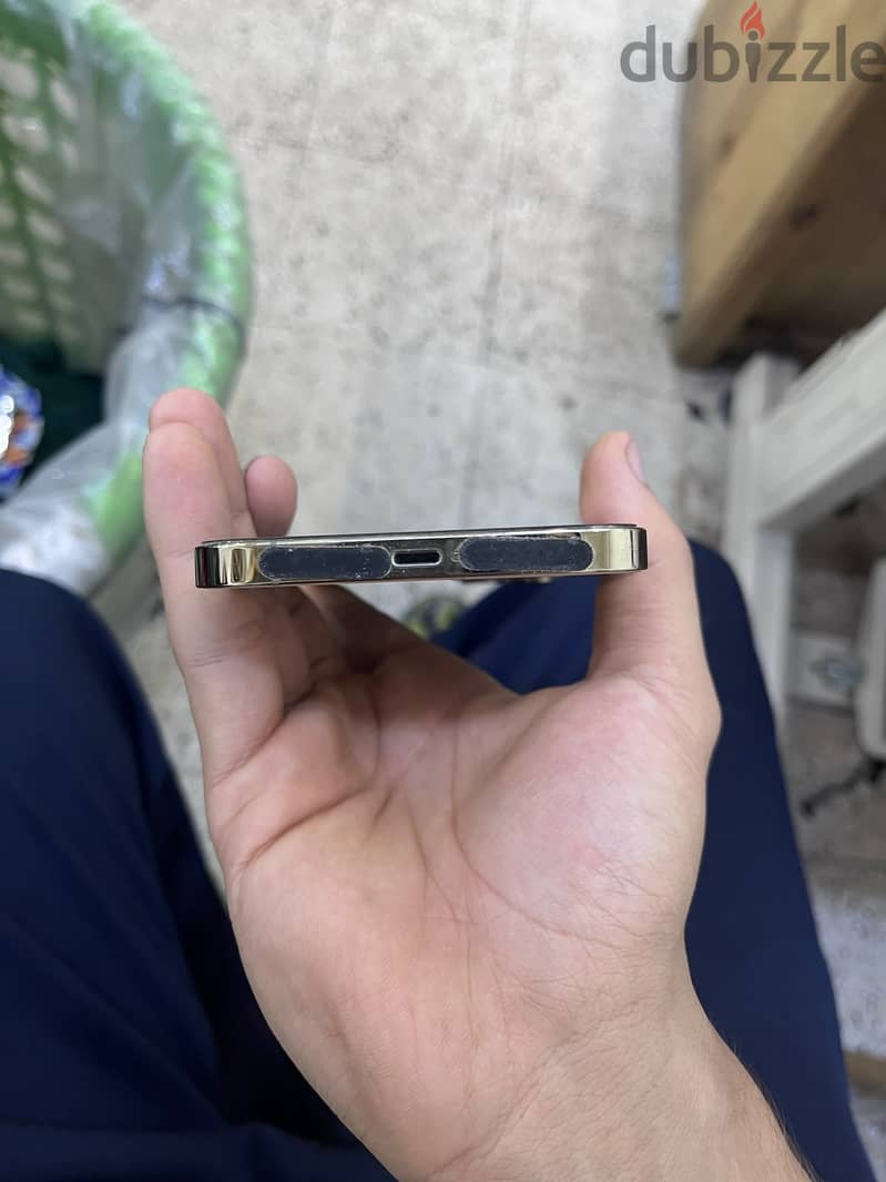 iPhone 12pro max 3