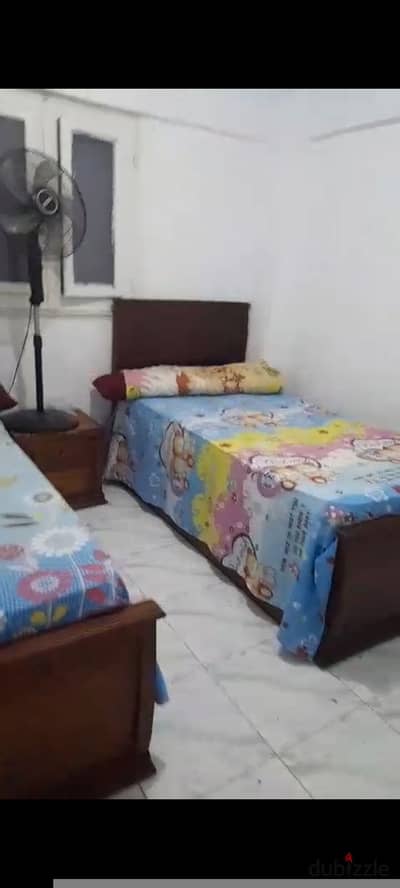 Furnished apartment for annual rent family, groom, student, or company 2 bedrooms reception two pieces kitchen bathroom fourth upper floor comfortable stairs, all amenities available water and electricity in Alexandria Al-Ajami kilo 21 at the palm beach with a very distinguished location